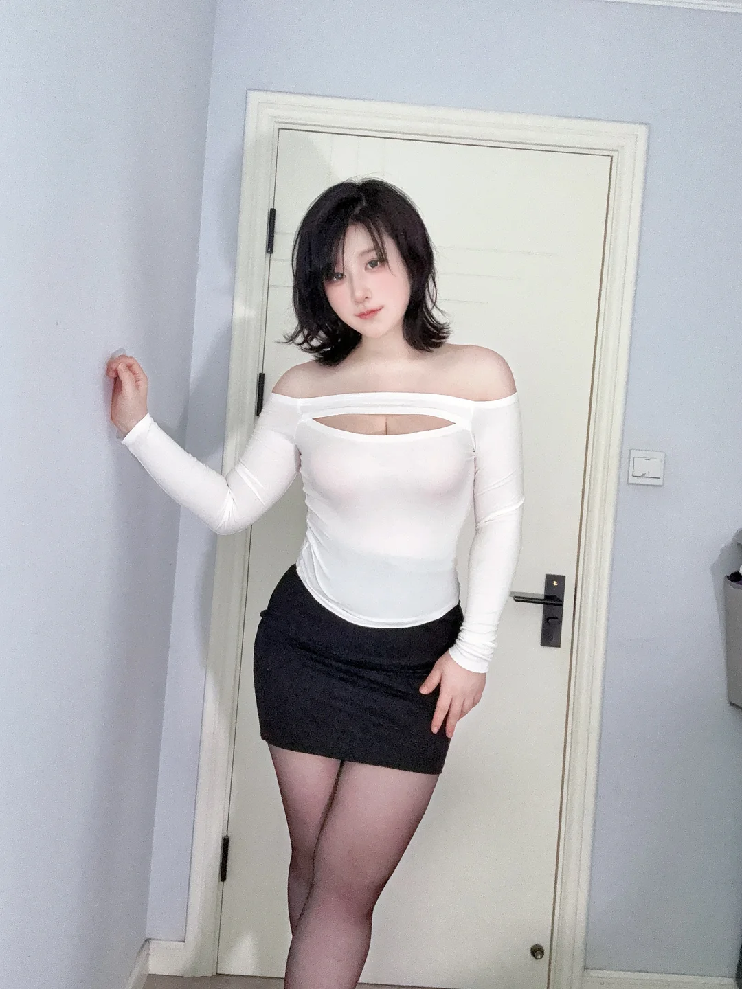 Zyra秋 - No.013 妈妈的裙子 [47P-216MB] tg@simisebaisi 【丝足阁】001.webp